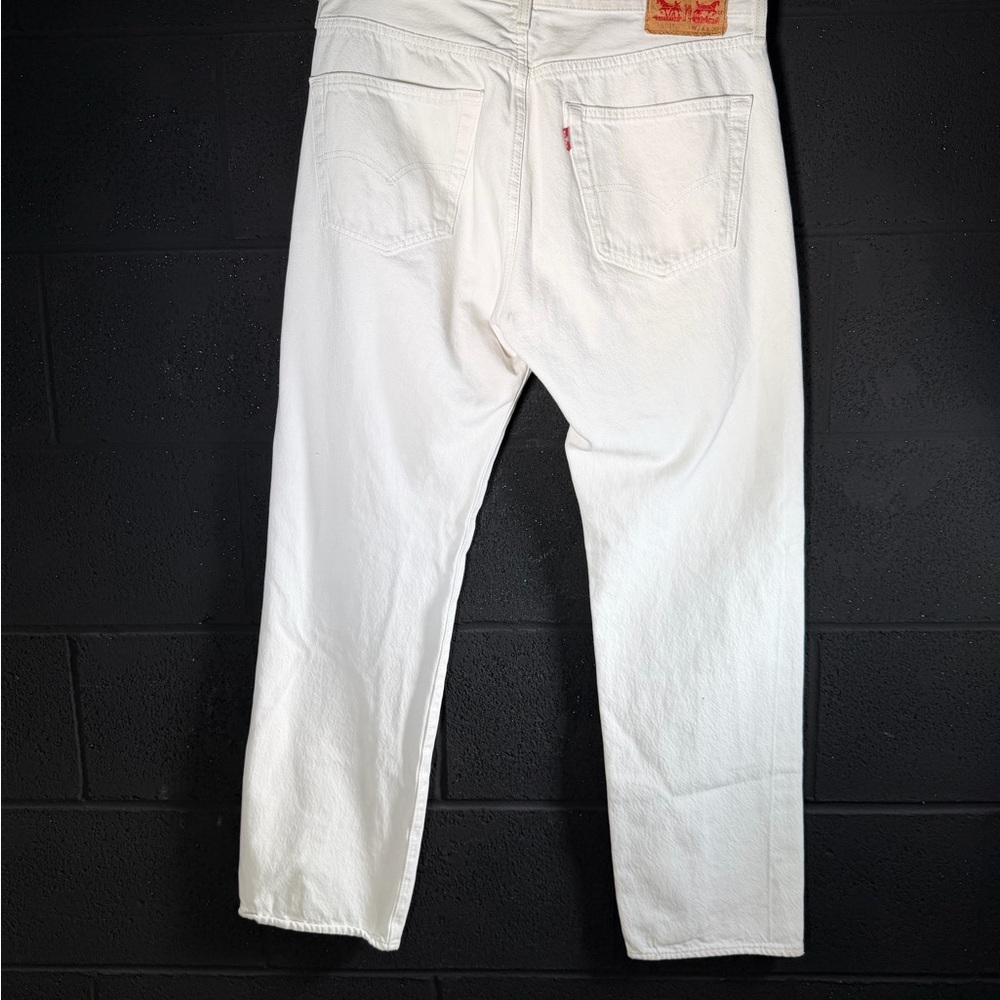 Levi's Men's White Straight Jeans - Picture 15 of 16